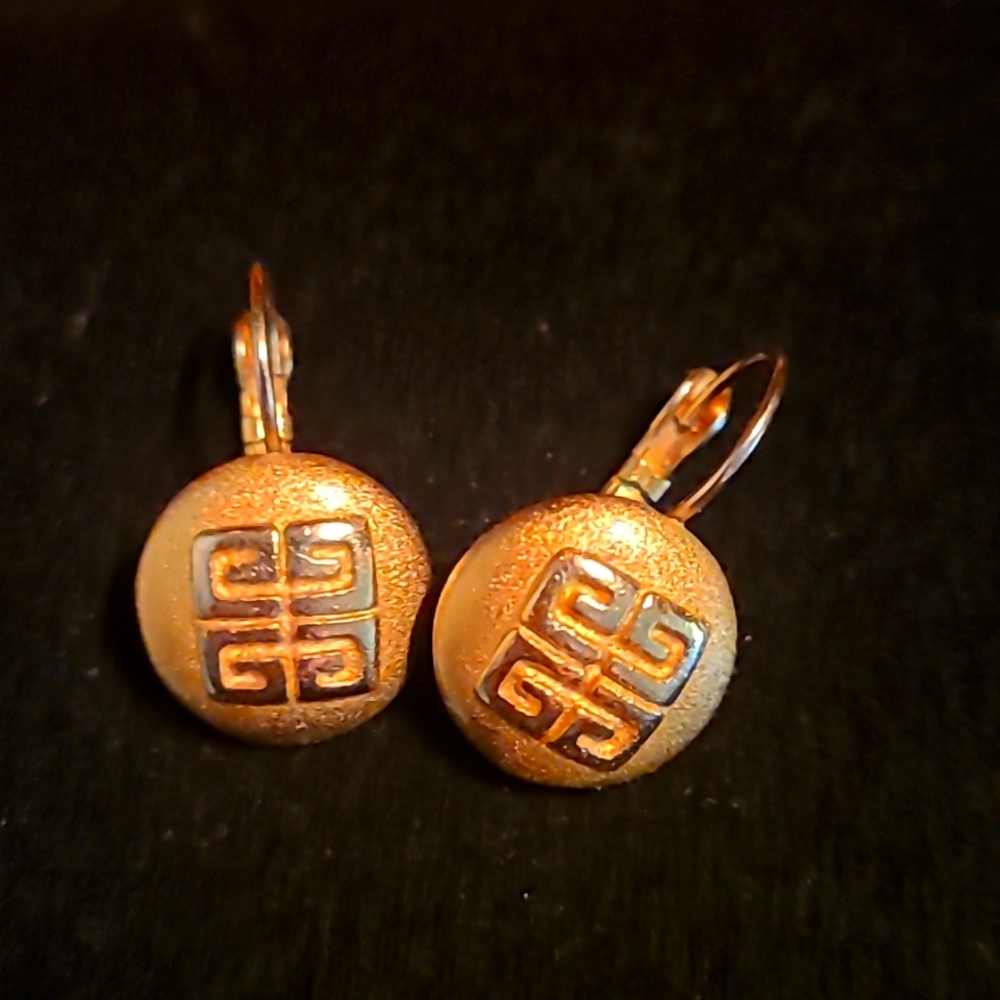 Golden Earings                  🌸2 for $12